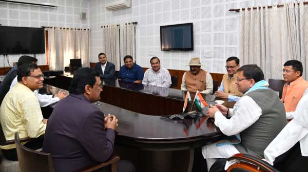 DGP Ashok Kumar met Chief Minister Dhami with senior officials, wishing them a happy Diwali