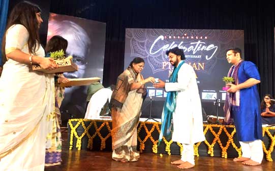 The magic of Amanat's sarod and Nupur's vocals engulfed the hearts and minds of music lovers of Doon.