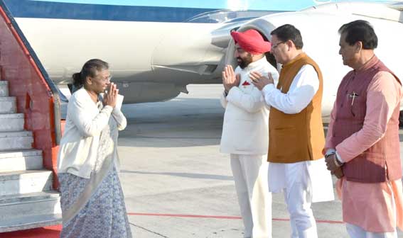 President Smt. Draupadi Murmu, who reached Dehradun on a two-day stay, was welcomed by Governor and Chief Minister Dhami