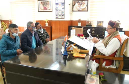 Officials of Akhil Garhwal Sabha and Kurmanchal Cultural and Welfare Council met Chief Minister Dhami