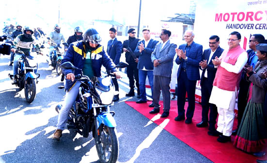 Chief Minister Dhami flagged off 320 motorcycles made available to the Revenue Department by Hero MotoCorp Ltd.