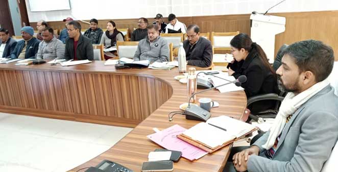 District Magistrate Dr. Ashish Chauhan took a review meeting of district plan, state sector and centrally funded and externally aided schemes