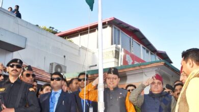 Chief Minister Dhami and BJP state president Bhatt hoisted the national flag at the BJP office