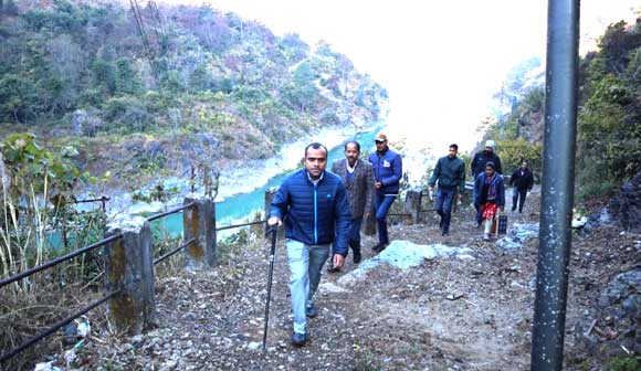 District Magistrate Mayur Dixit walked 2 km and organized a village chaupal in village Malyasu Talla and listened to the problems of the villagers.