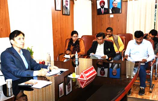 Commissioner Deepak Rawat took a review meeting of the works to be done under Jaljeevan Mission in Kumaon Division