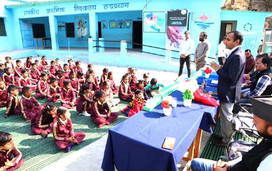 District Magistrate Mayur Dixit inaugurated the Dettol Hygienic Program