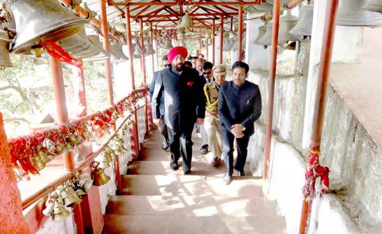 Governor Lt. General (Retd) Gurmeet Singh offered prayers at Baba Shri Neeb Karori Maharaj Ji and Golu Devta Ghorakhal Temple