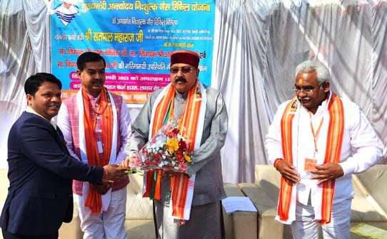 Haridwar district in-charge Minister Satpal Maharaj inaugurated Chief Minister Antyodaya free gas refill scheme