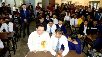 Chief Minister Dhami reached his old school, shared old memories