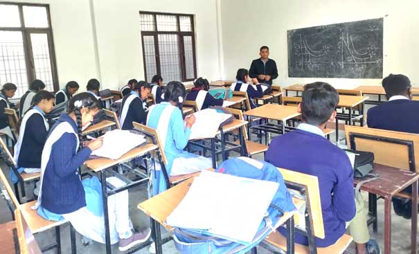 District Magistrate Mayur Dixit gave instructions to the district level officers to guide the students