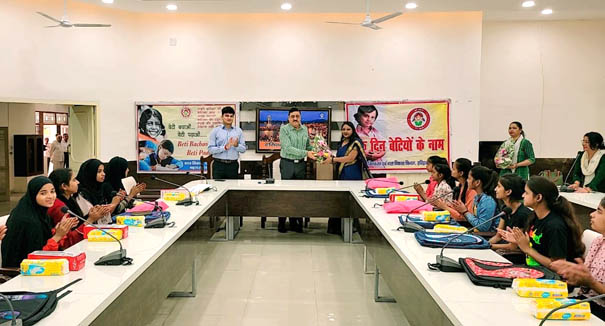 District Magistrate Haridwar and Chief Development Officer encouraged the girls to keep moving forward for education by giving them gifts.