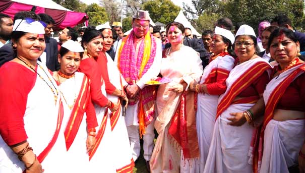 Holi Milan program organized at Chief Minister's residence, Chief Minister Dhami met everyone and wished them a very happy Holi.