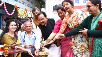 Union Defense and State Minister Ajay Bhatt inaugurated Jan Aushadhi Day by lighting the lamp at Sushila Tiwari Hospital