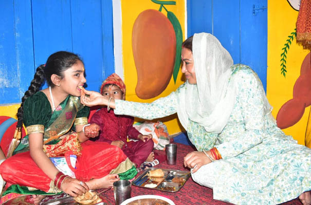 Rekha Arya performed Kanya Pujan on Ram Navami