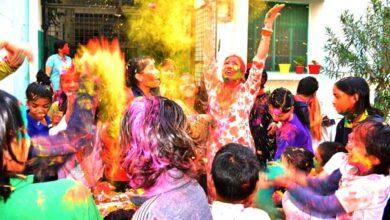 Bua (Rekha Arya) played Holi with the children of Shishu Sadan