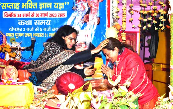 Cabinet Minister Rekha Arya attended the closing ceremony of Shrimad Bhagwat Katha in Someshwar