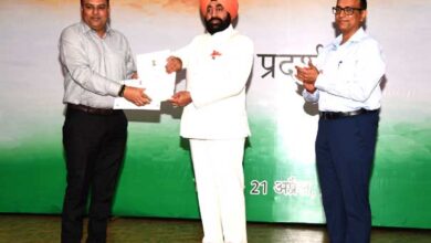 Governor honored 6 research scholars