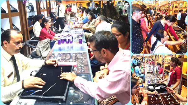 On Akshaya Tritiya, customers shopped enthusiastically at Kamal Jewelers showroom