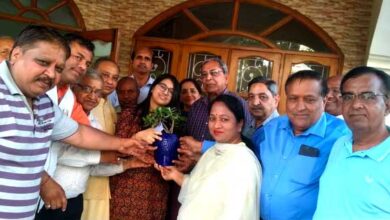 congratulated Akanksha for getting the fourth position in the PCS examination and best wishes.