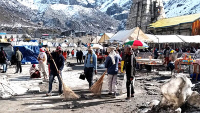 Sulabh International and Nagar Panchayat Kedarnath in Kedarnath Dham, cleanliness is being done continuously by environment friends even in difficult circumstances