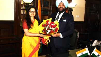 DM Vandana paid a courtesy visit to Governor 1