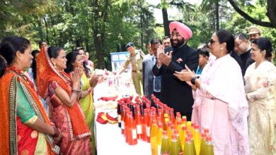 The Governor visited the exhibition of products made by women of self-help groups at Raj Bhavan Complex, Nainital.