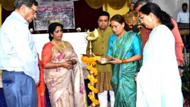 Minister Rekha Arya gave Gurumantra to girl students to move forward in life, said about setting goals