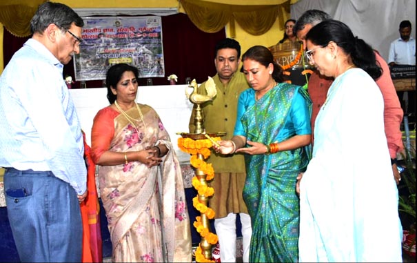 Minister Rekha Arya gave Gurumantra to girl students to move forward in life, said about setting goals