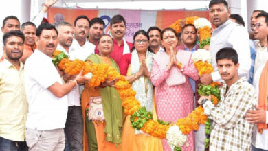 Cabinet Minister Rekha Arya and MP Rekha Verma put forward the government's successful poor welfare policies and the idea of ​​nation paramount