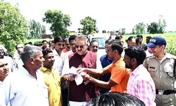 Agriculture Minister Ganesh Joshi did a ground inspection of the damage caused to the crops of farmers due to rain in Haridwar's Laksar, Khanpur, Mangalore