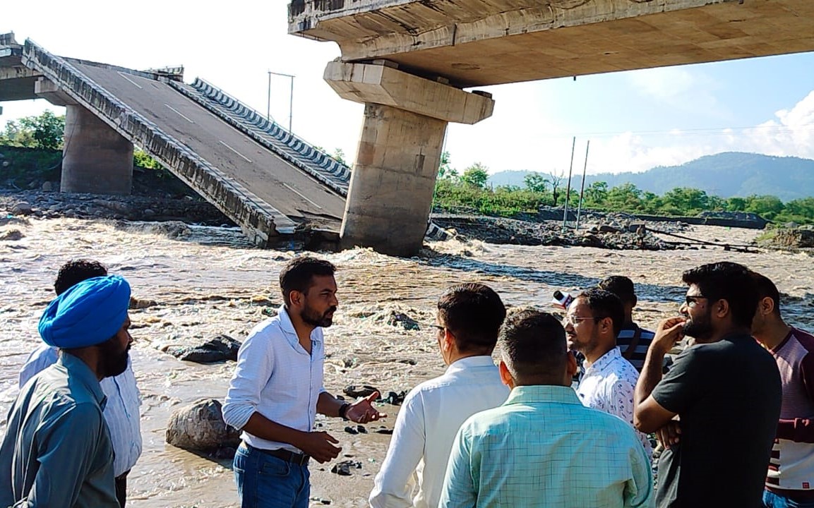 District Magistrate Dr. Ashish Chauhan did a terrestrial inspection of the damaged bridge on Malan river