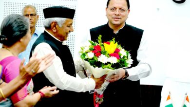 Chief Minister Pushkar Singh Dhami wished Narendra Singh Negi on his 75th birthday