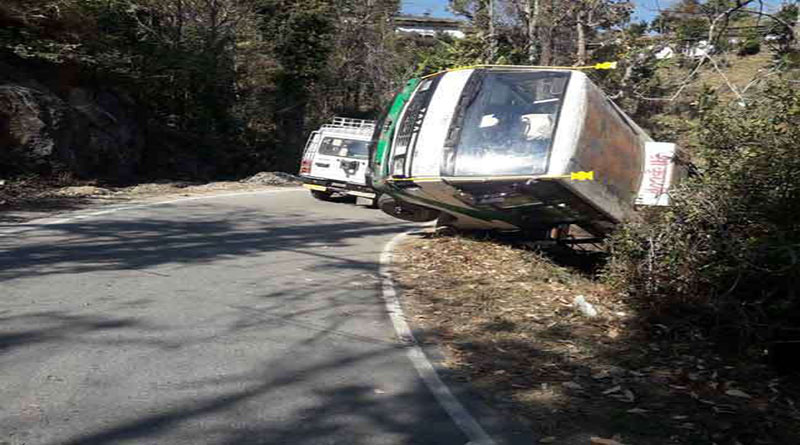 खाई में गिर रही थी बच्चों से भरी बस, तभी हुआ ये चमत्कार