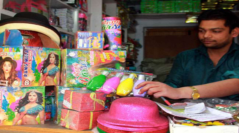 होली में जलेंगे रंग वाले पटाखे, उड़ेगा गुलाल