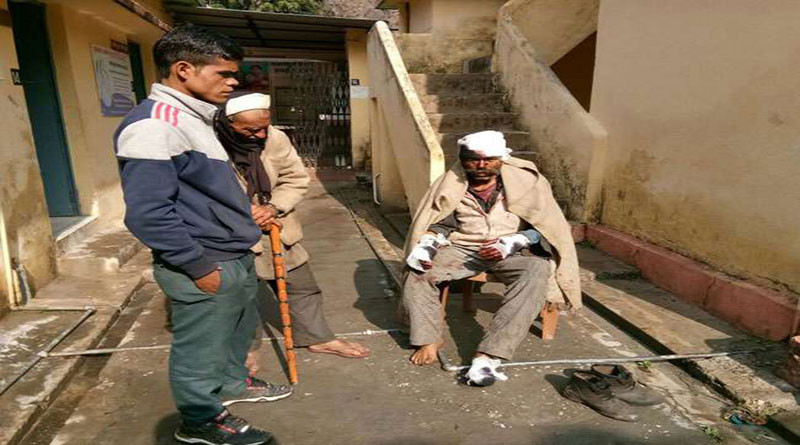 दरवाजा तोड़कर कमरे में घुसा तेंदुआ, पिता-पुत्र ने मिलकर किया सामना