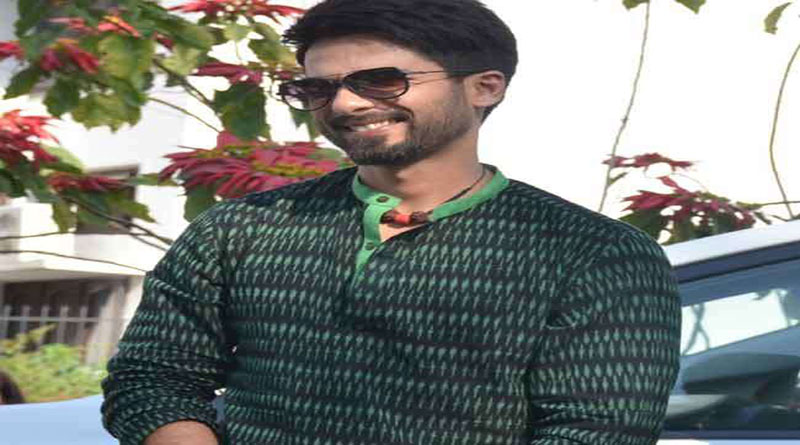 श्रद्धा कपूर लौटी मुंबई, शाहिद कपूर ने किया आराम श्रद्धा कपूर लौटी मुंबई, शाहिद कपूर ने किया आराम