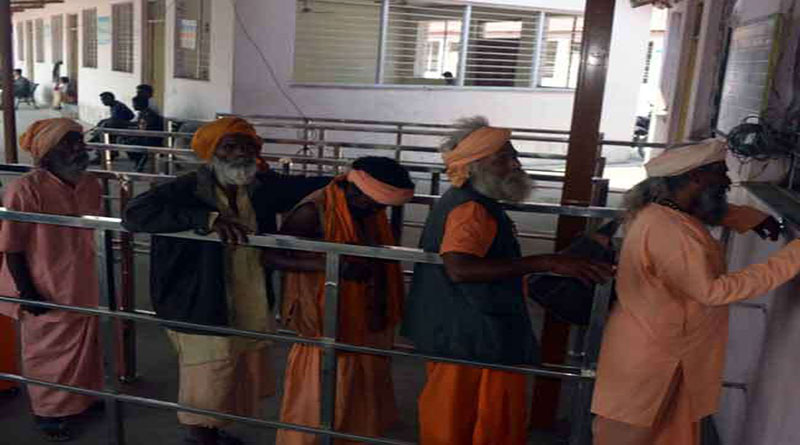 चारधाम यात्रा के लिए उमड़ने लगे पैदल यात्री, करा रहे पंजीकरण चारधाम यात्रा के लिए उमड़ने लगे पैदल यात्री, करा रहे पंजीकरण