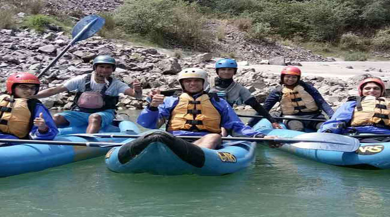 छुट्टियां बिताने ऋषिकेश पहुंचे राहुल द्रविड़ ने उठाया राफ्टिंग का लुत्फ