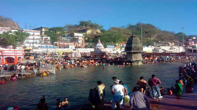 बैशाखी पर्व के लिए हरिद्वार में जुटे श्रद्धालु, गंगा में किया स्नान