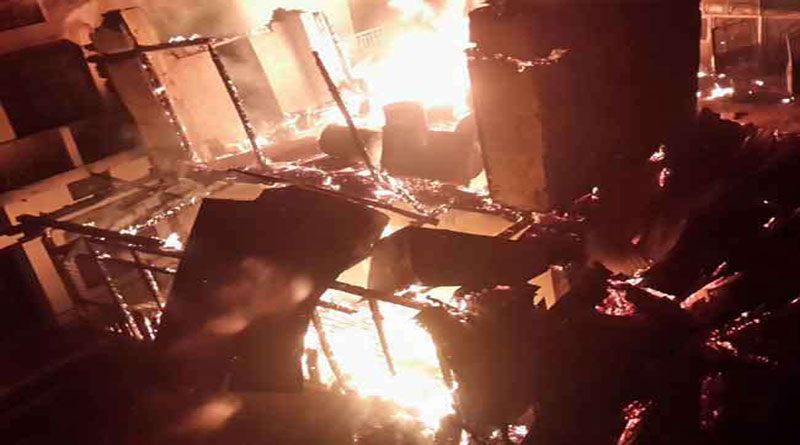 गेहूं की ठूंठ जलाने को लगाई आग बनी काल, जिंदा जला युवक; डेढ़ दर्जन घर राख