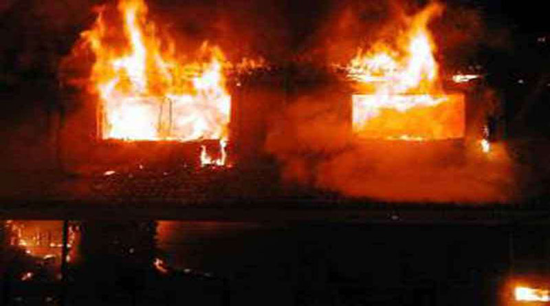 मोमबत्ती से घर में लगी आग, सो रही वृद्ध महिला झुलसी