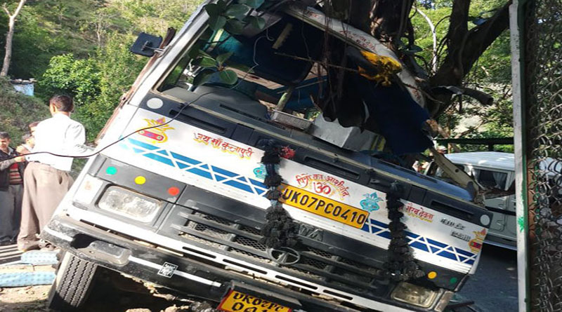 बदरीनाथ धाम जा रही बस ट्रक से भिड़ी, बीस यात्री घायल