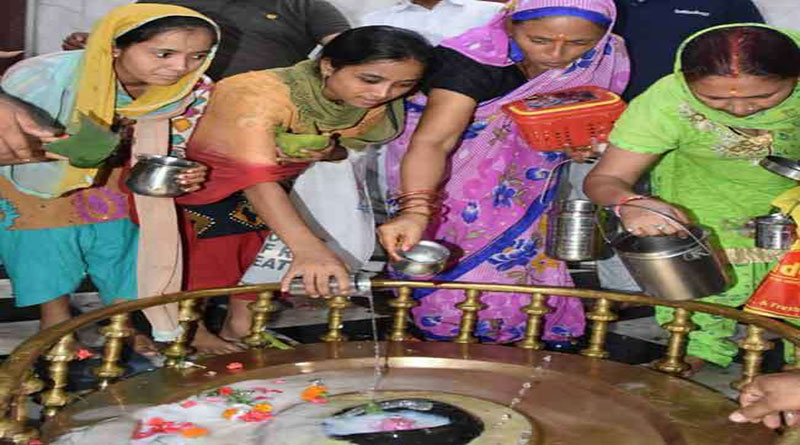 सावन की महाशिवरात्रि पर जलाभिषेक को शिवालयों में उमड़ा आस्था का सैलाब सावन की महाशिवरात्रि पर जलाभिषेक को शिवालयों में उमड़ा आस्था का सैलाब