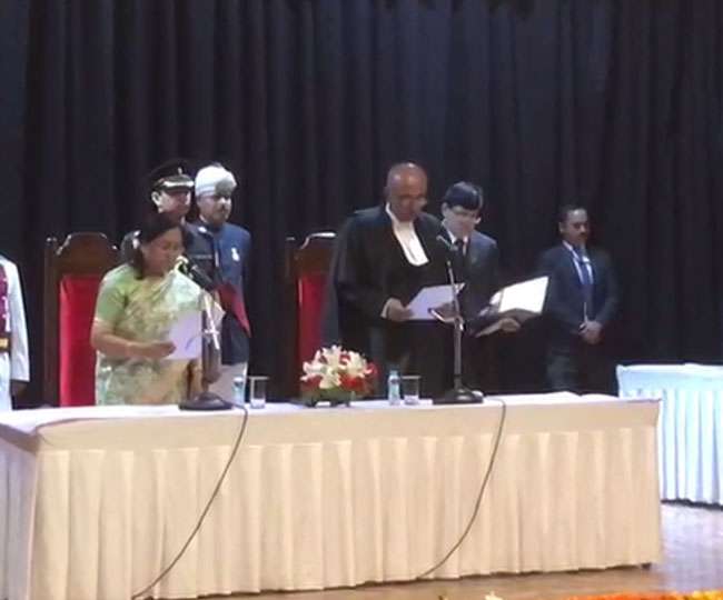 राज्यपाल ने नए मुख्य न्यायाधीश आर रंगनाथन को दिलाई पद की शपथ राज्यपाल ने नए मुख्य न्यायाधीश आर रंगनाथन को दिलाई पद की शपथ