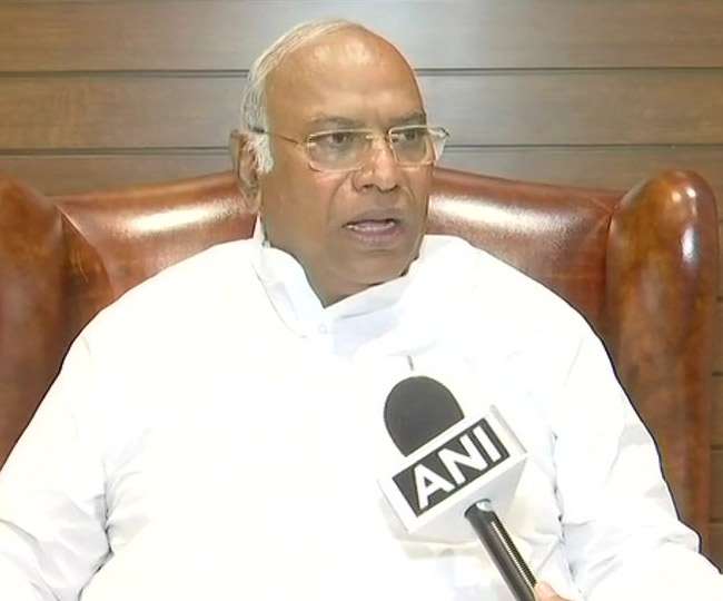 सीबीआइ विवाद: कांग्रेस पहुंची सुप्रीम कोर्ट, कहा- आलोक वर्मा को छुट्टी पर भेजना असंवैधानिक सीबीआइ विवाद: कांग्रेस पहुंची सुप्रीम कोर्ट, कहा- आलोक वर्मा को छुट्टी पर भेजना असंवैधानिक