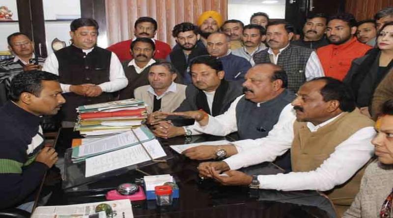 टैक्स बढ़ोत्तरी को लेकर नगर निगम के खिलाफ कांग्रेस ने खोला मोर्चा