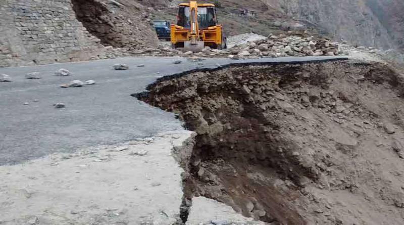 चारधाम की आसान नहीं है डगर, 175 डेंजर जोन पर सफर की चुनौती