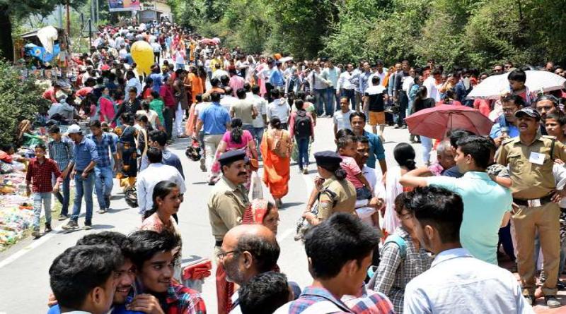 कैंची धाम मंदिर नीम करौली बाबा की जयंती के अवसर पर लाखों श्रद्धालुओं ने धाम में मत्था टेका !