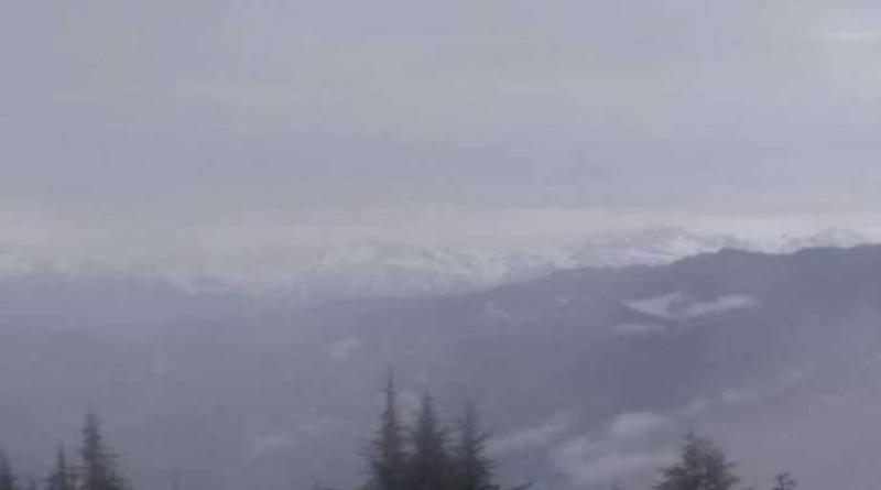 पर्वतीय क्षेत्रों में दूसरे दिन भी भारी बर्फबारी पर्वतीय क्षेत्रों में दूसरे दिन भी भारी बर्फबारी