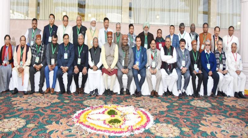 ओम बिड़ला मुख्यमंत्री त्रिवेन्द्र सिंह रावत एवं विधानसभा अध्यक्ष प्रेमचन्द अग्रवाल ने सचिवों के 79वें वार्षिक सम्मेलन का दीप प्रज्ज्वलन कर शुभारम्भ किया